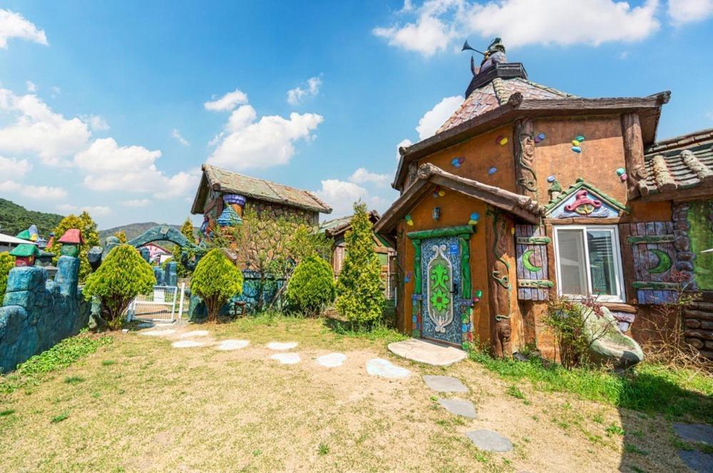 Lala Land Pet Friendly Pension Кьонджу Екстер'єр фото